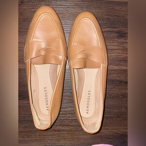 AEROSOLES Women’s 11w Tan Slip-On Penny Loafers